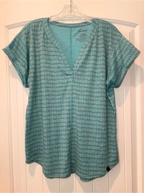 L.L. Bean Women's Teal Patterned Short-Sleeve V-Neck Top